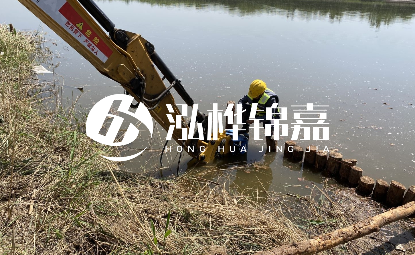 護(hù)坡樁選擇松木樁還是杉木？