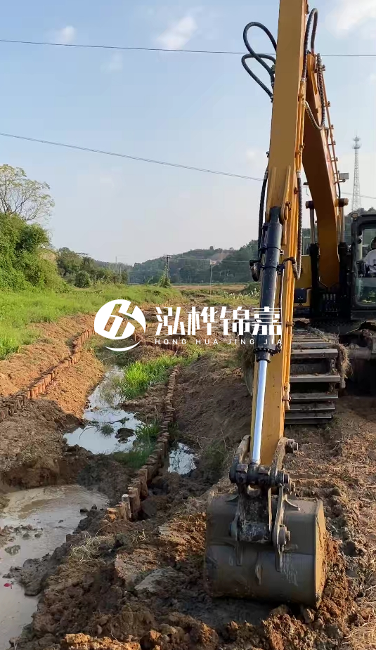 青島河道清淤專業(yè)施工-水挖機(jī)清淤適合哪些河道狀況？